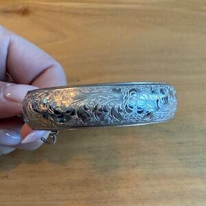 Elegant Silver Floral Bangle